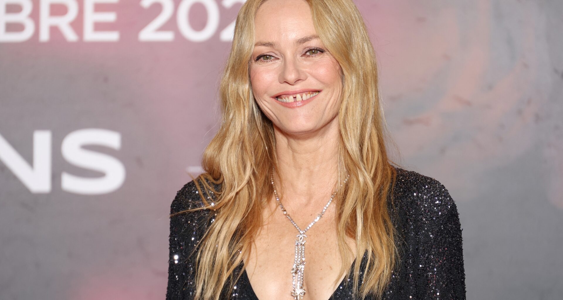 Vanessa Paradis lève le voile sur son nouvel album sur RTL