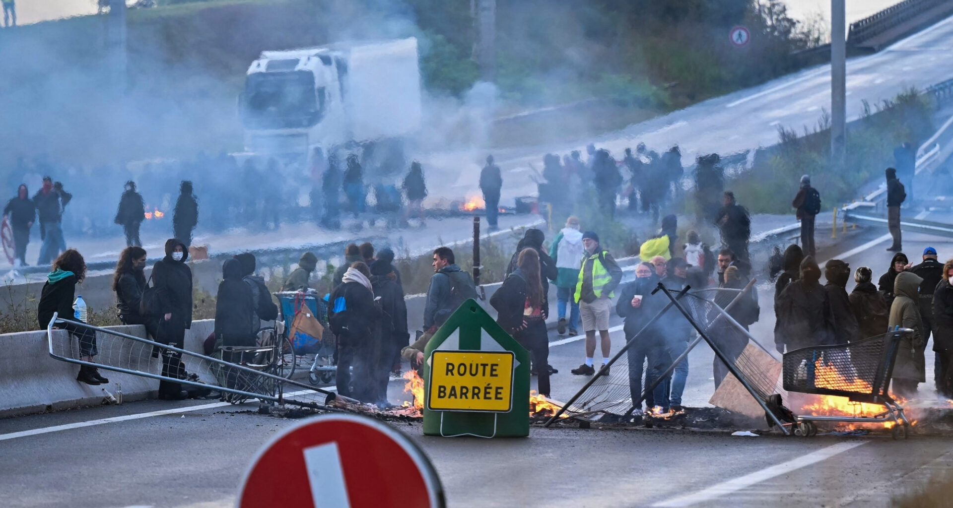 EN DIRECT - Grève du 10 septembre : fac bloquée à Toulouse, périphérique immobilisé à Caen... Suivez les perturbations