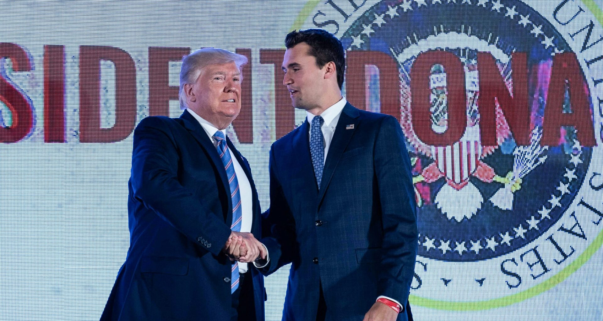 Donald Trump annonce la mort Charlie Kirk, tué par balle