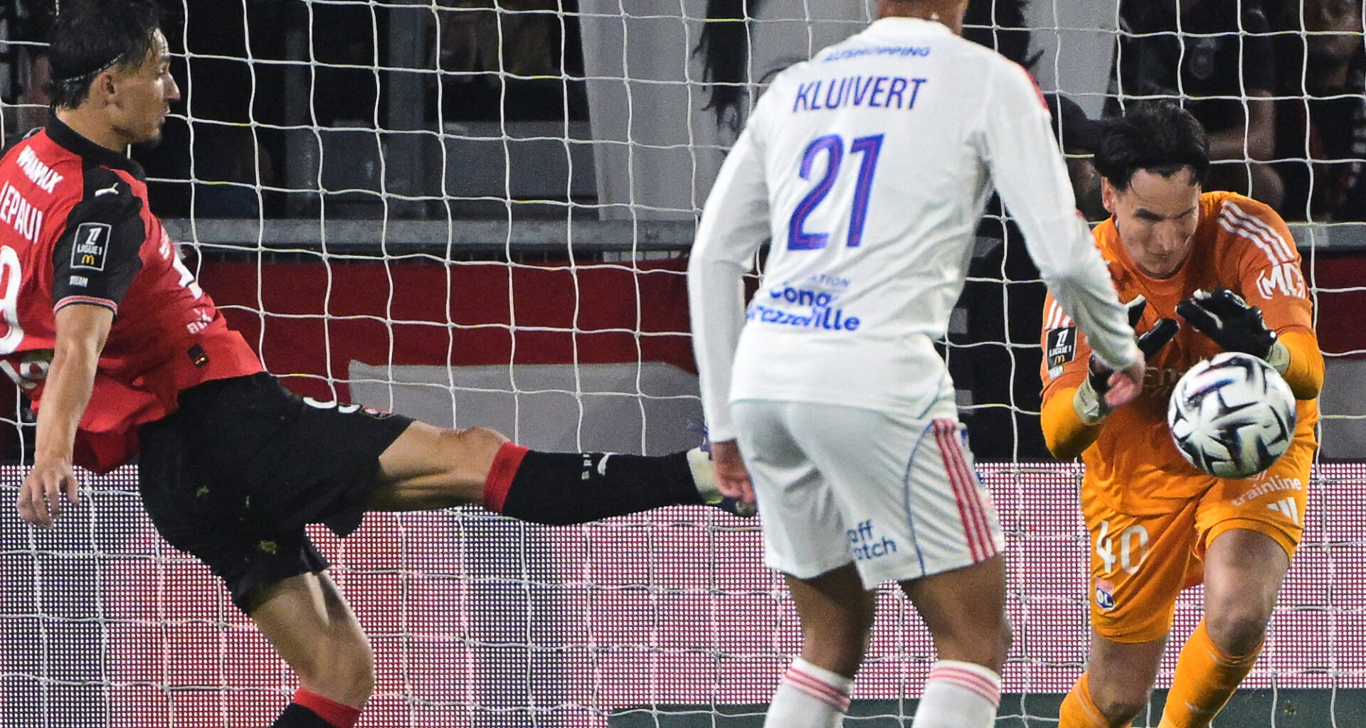 VAR, carton rouge, gardien blessé... L'OL veut un rendez-vous avec la direction de l'arbitrage après sa défaite à Rennes