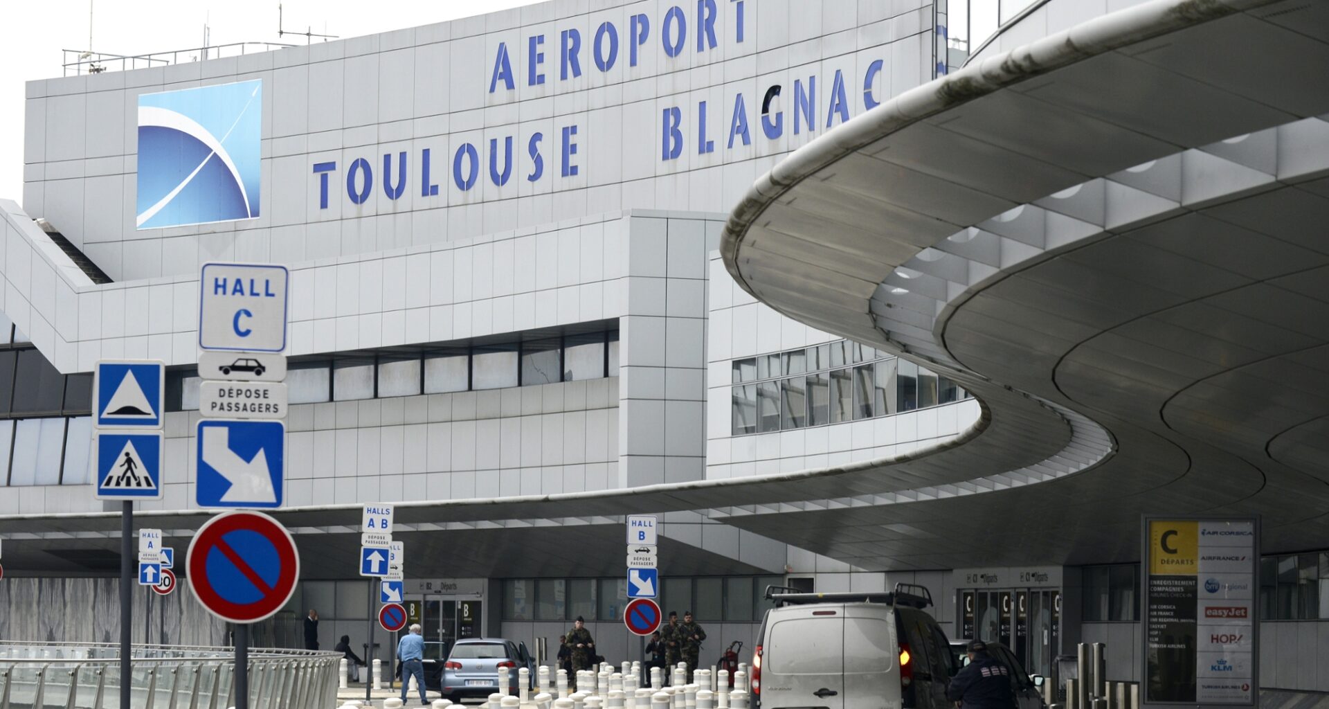 un passager meurt en plein vol, l'avion contraint d'atterrir d'urgence