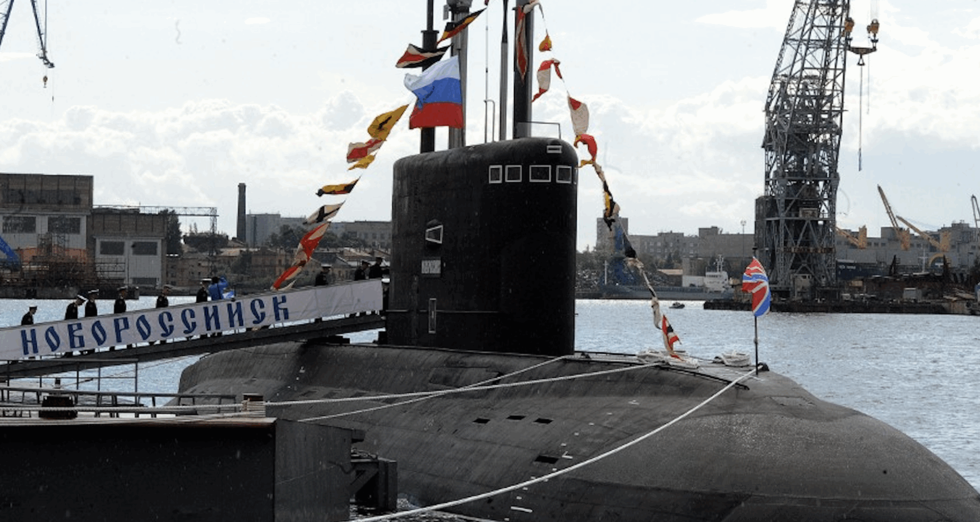 que sait-on de ce sous-marin russe en perdition, près des côtes européennes ?