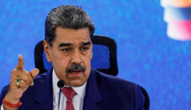 Nicolás Maduro dénonce une «agression à caractère militaire» des États-Unis et menace de répondre