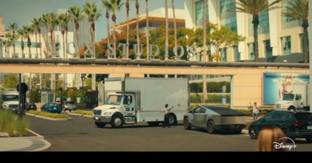 Glen Powell devient Chad Powers : bande-annonce (VF) - Portail Orange
