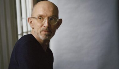 «Je me suis toujours demandé pourquoi les photos de ma grand-mère avaient été découpées, son visage lacéré, et par qui?»