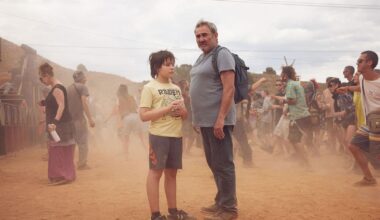 “Sirât”, d’Oliver Laxe : une expérience hallucinante entre les rave partys du désert marocain - Télérama