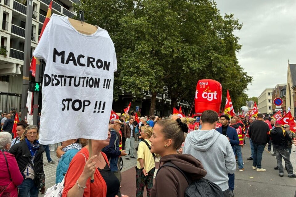 Et les slogans brandis ne sont effectivement pas sans rappeler le mouvement des gilets jaunes.