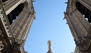 Les tours de Notre-Dame de Paris rouvertes au public après restauration - rts.ch