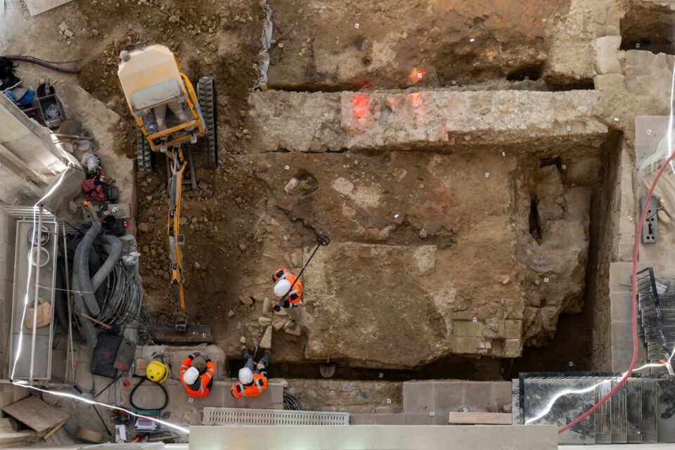 Le plan de la cathédrale romane a été dévoilé lors des fouilles archéologiques.