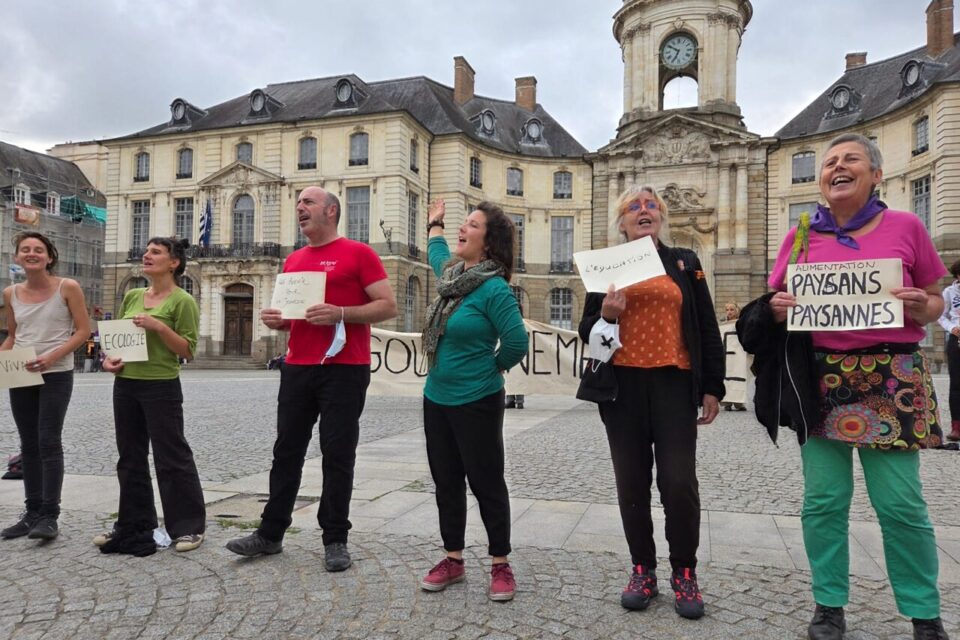 Un chant a été entonné à la fin de l'événement.