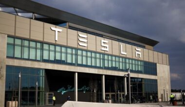 Les immatriculations de nouveaux véhicules Tesla en Allemagne chutent en août, selon le régulateur