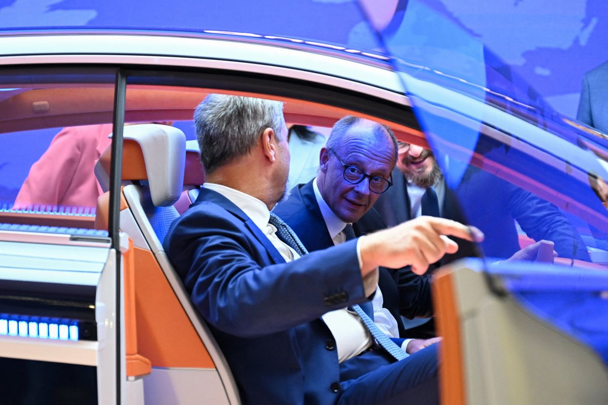 L'Allemagne doit mener la course en tête dans l'automobile, dit Merz