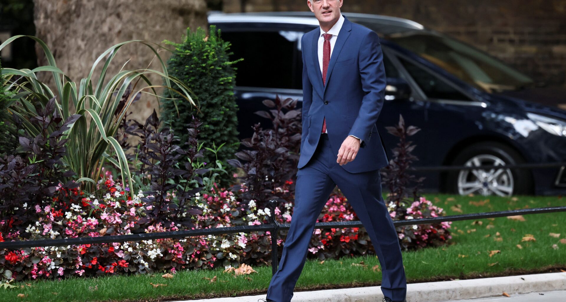 La Chine, un partenaire incontournable, affirme le ministre britannique du Commerce alors que le différend sur les ambassades assombrit les relations