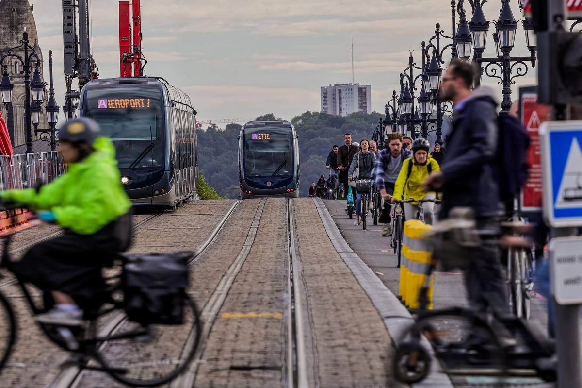après des mois de travaux, les usagers retrouvent le tramway à Bordeaux