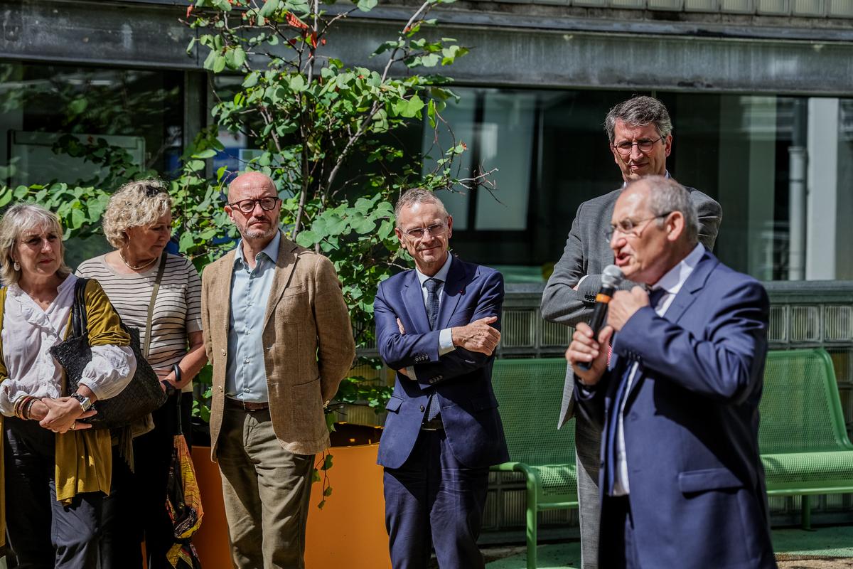 Rentrée au collège Francisco Goya, lundi 1er septembre. Le président du Département Jean-Luc Gleyze et le recteur de Nouvelle-Aquitaine Jean-Marc Huart (au centre) écoutent le principal, Franck Martin.