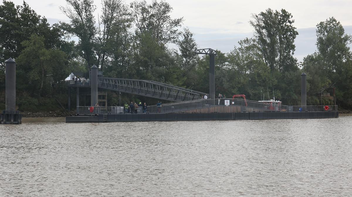 Le ponton fait 50 mètres de long. Les navires pourront y accoster des deux côtés.