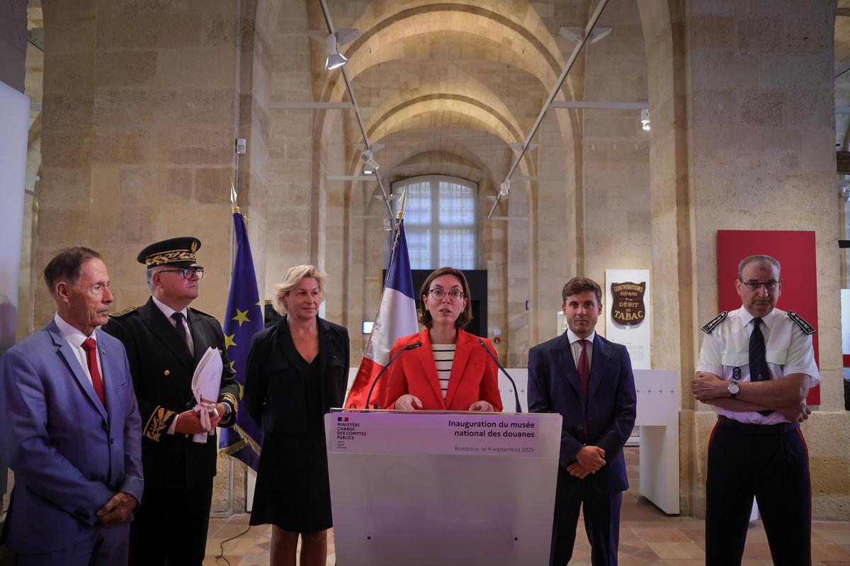 le nouveau parcours du musée des Douanes inauguré par Amélie de Montchalin