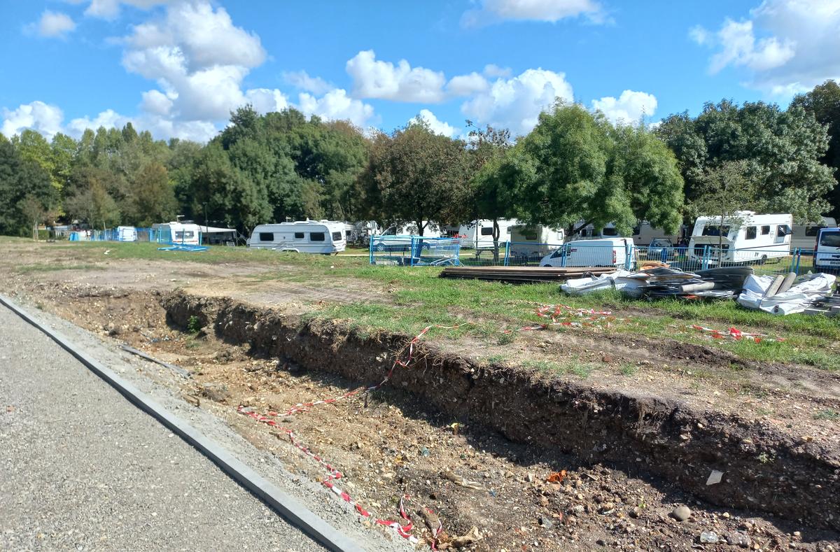 des gens du voyage sous la menace d’une expulsion près des Rives d’Arcins