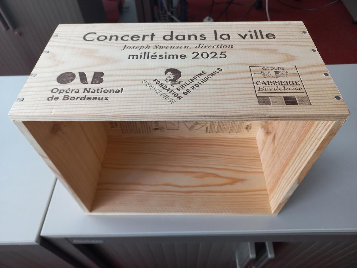 La caisse « millésime 2025 », avec son estampe déjà collector.