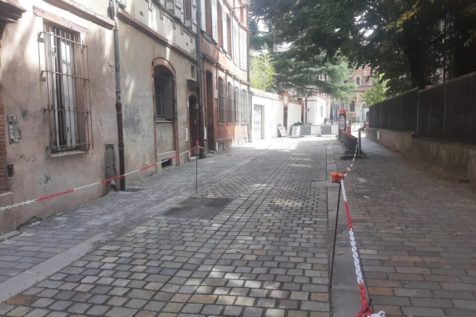 La rue Gatien Arnoult débouche sur la place Saint-Sernin. C'est à ce niveau là que la transformation est la plus avancée.