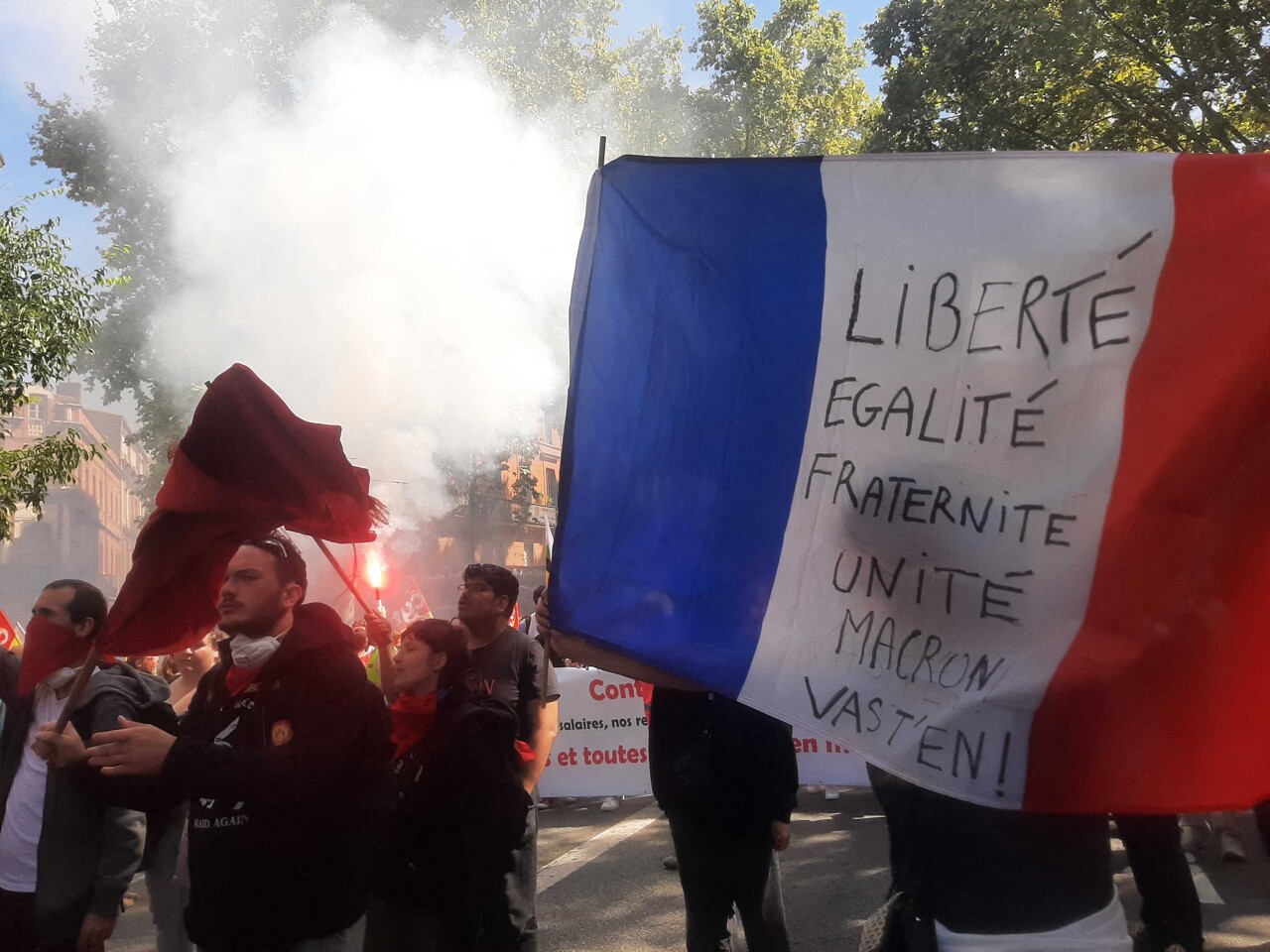 Syndicats et mouvement "Bloquons tout" s'unissent, une "journée noire" se profile à Toulouse