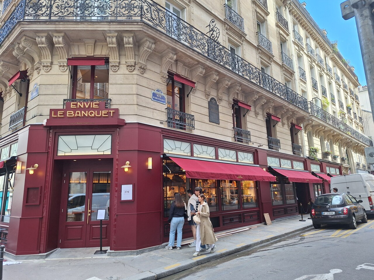 combien coûte un repas dans ce nouveau restaurant ?