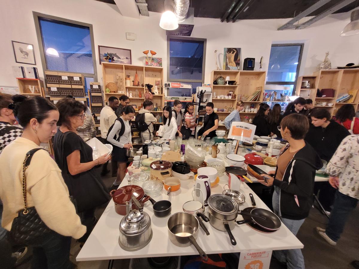 Près de Bordeaux, les étudiants se sont rués à la Brocante party pour acheter à petits prix