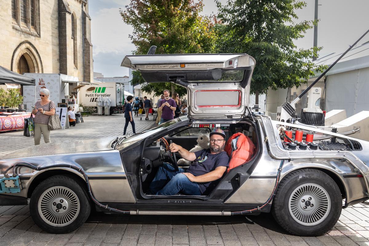 Au festival Hypermondes de Mérignac, ils viennent d’une autre planète... en DeLorean