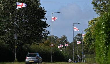 En Angleterre, les drapeaux nationaux foisonnent, portés par un vent anti-immigration