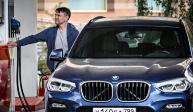 Frappes ukrainiennes sur les raffineries et forte demande: en Russie, l'essence devient chère : Actualités