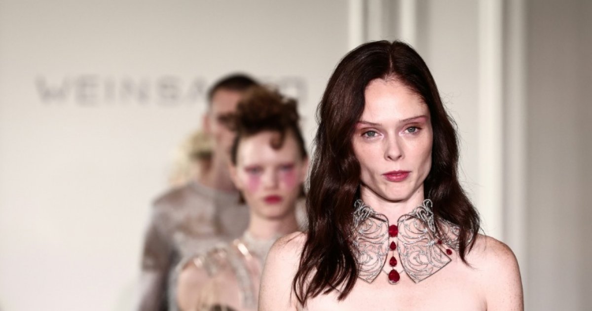 La jeune garde lance la Fashion Week de Paris, Saint Laurent fait le show au Trocadéro : Actualités
