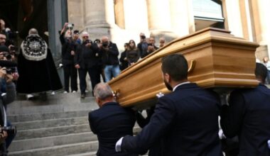 Des centaines de personnes rendent un dernier hommage à Claudia Cardinale à Paris : Actualités