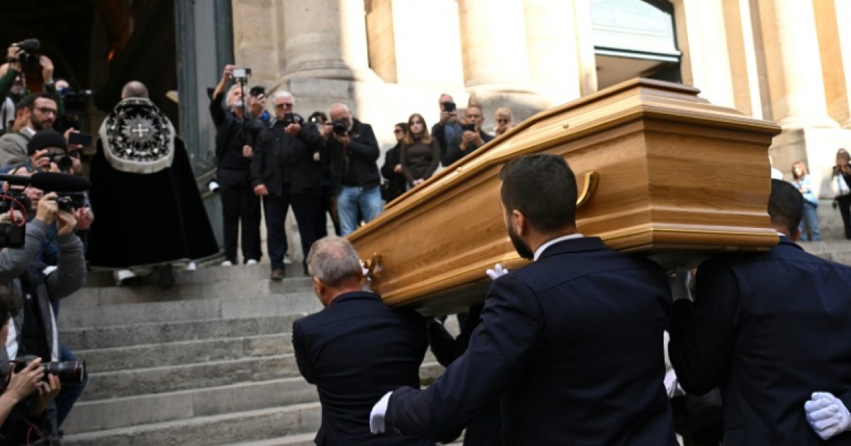 Des centaines de personnes rendent un dernier hommage à Claudia Cardinale à Paris : Actualités