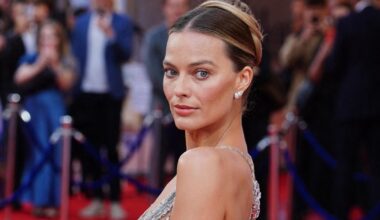 Margot Robbie coupe le souffle des photographes dans une robe Armani Privé, subtilement transparente