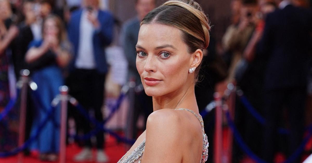 Margot Robbie coupe le souffle des photographes dans une robe Armani Privé, subtilement transparente