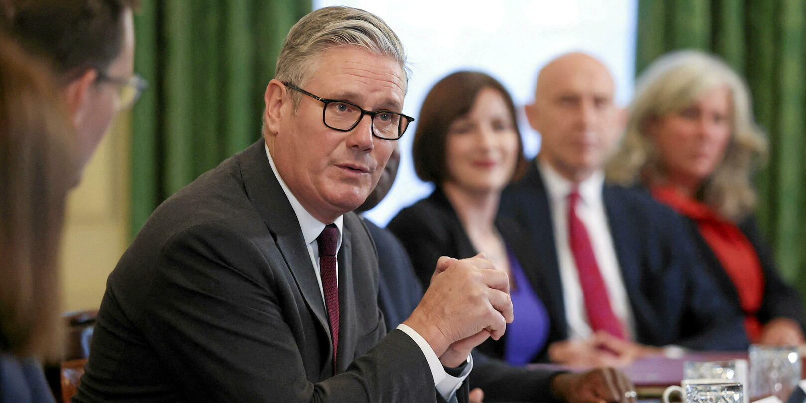 Starmer fragilisé par l’affaire Rayner, Reform UK et les conservateurs en embuscade