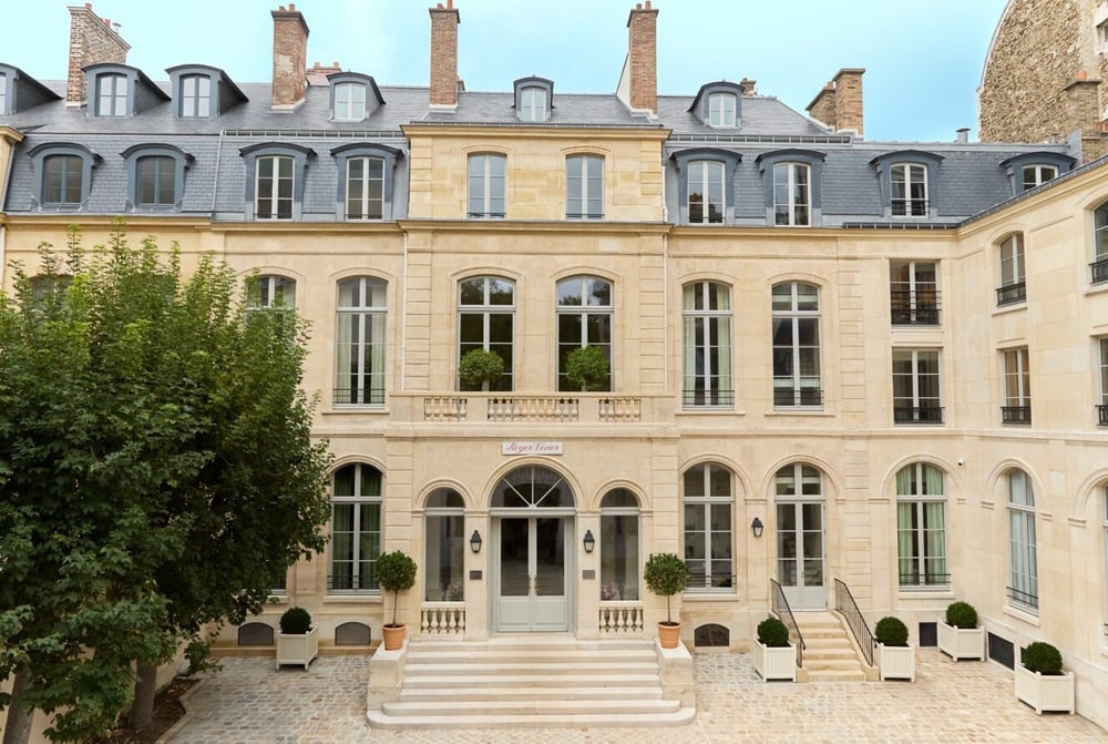 Le chasseur investit un hôtel particulier dans le VIIe arrondissement de Paris