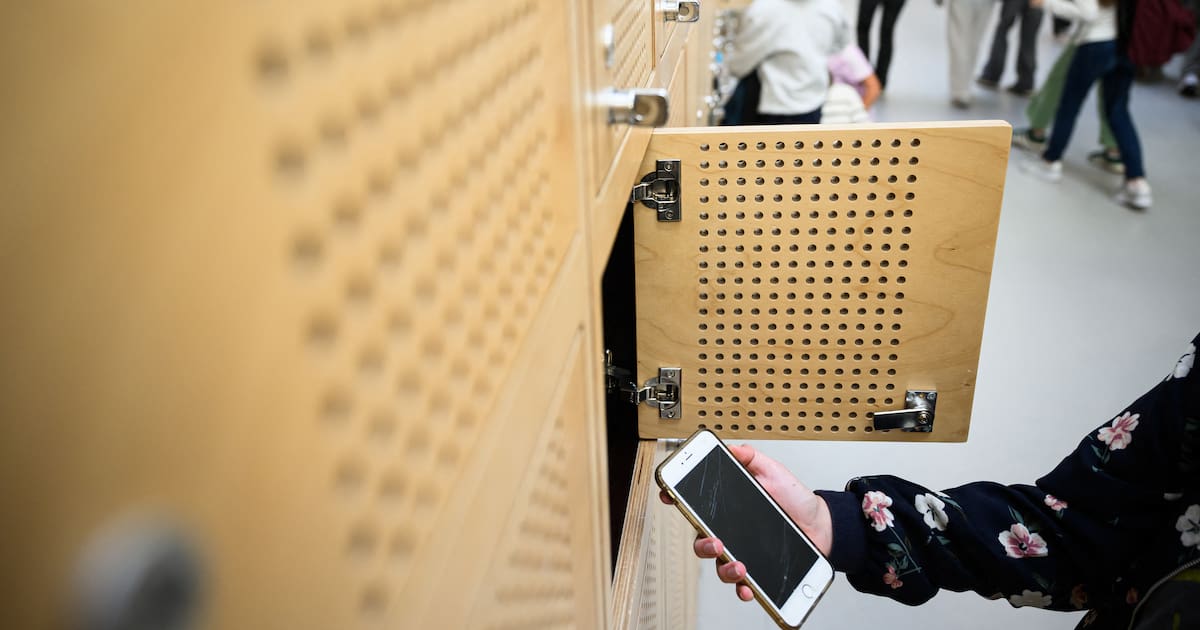 dans un collège d’Ardèche, l’interdiction des portables laisse sceptique – Libération