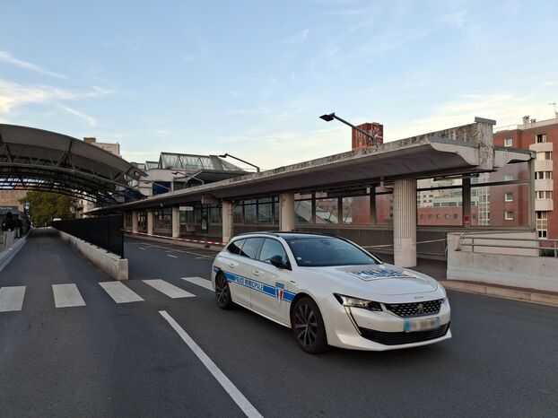 Evry-Courcouronnes, lundi 29 septembre 2025. Victime d'une violente agression à la gare de bus, le jeune homme de 18 ans est décédé des suites de ses blessures.