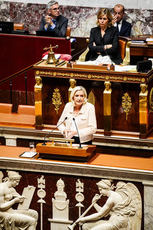 Marine Le Pen, la leader du Rassemblement national (RN), lors de la déclaration de politique générale du premier ministre engageant la responsabilité du gouvernement Bayrou en vertu de l’article 49.1 de la Constitution, à l’Assemblée nationale, le 8 septembre 2025.
