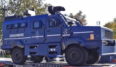 deux engins blindés "Centaure" de la gendarmerie déployés pour la première fois