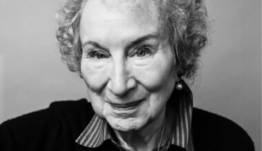 Margaret Atwood gagne une bataille contre la censure de “La Servante écarlate” dans des écoles canadiennes - Télérama