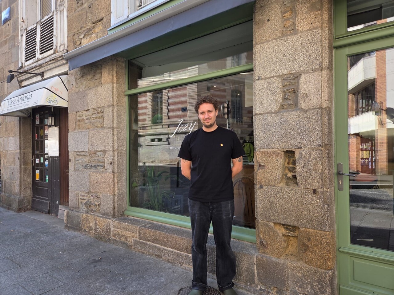 le restaurant Jozy a ouvert dans l'une des plus anciennes rues de la ville