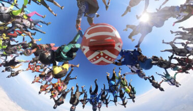 ce couple bat le record du monde de chute libre