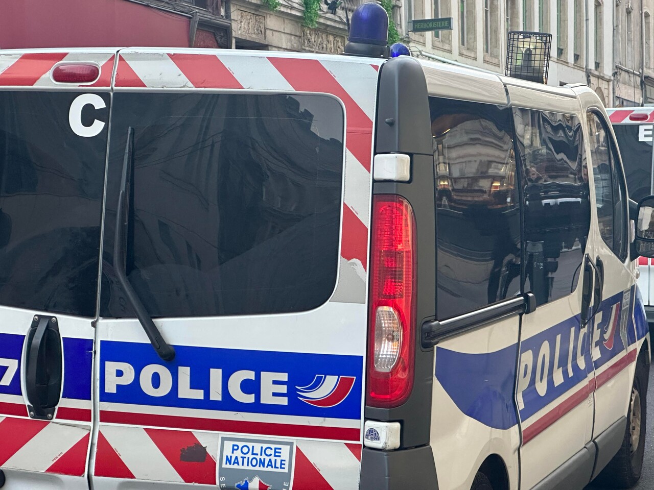 il se fait voler sa voiture… le temps de récupérer une commande