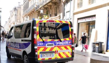 un jeune se livre à la police
