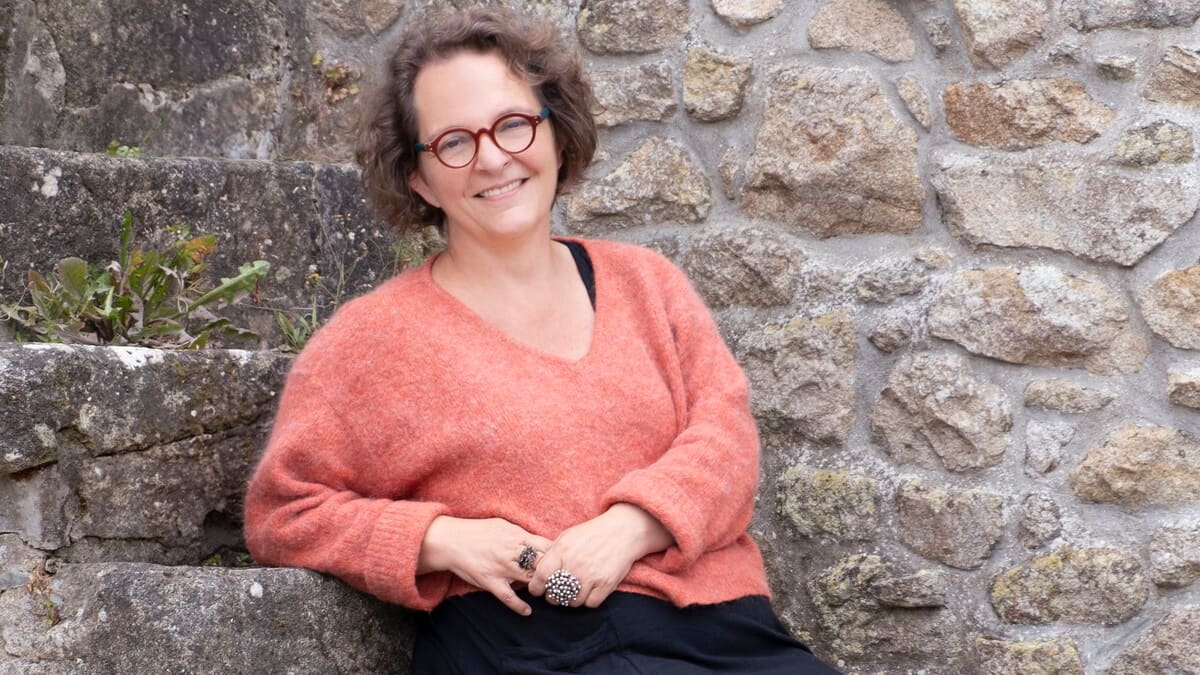 «J’aime beaucoup lire les tombes»: la romancière française Valérie Péronnet s’est inspirée d’Oka pour «La maison poussière»