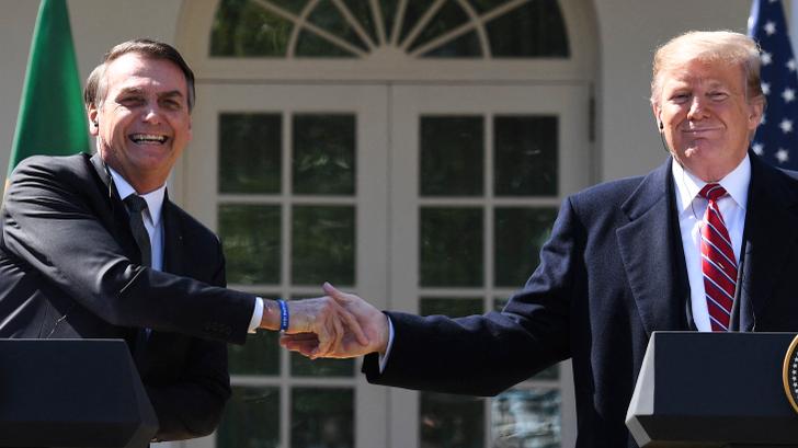 L’ex-président brésilien Jair Bolsonaro lors d’une visite à Washington avec Donald Trump, photographiés ici en mai 2019.