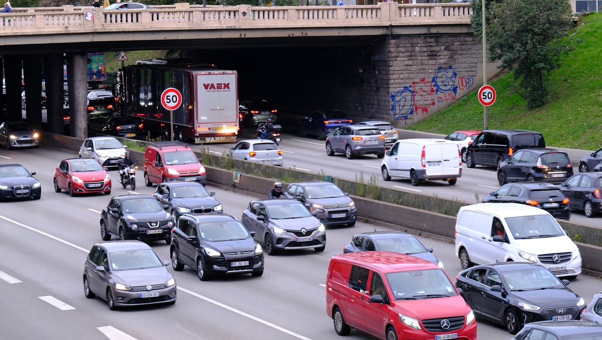 La voie de convoiturage à Paris est un fiasco, les conducteurs l'empruntent seuls et se fichent des radars