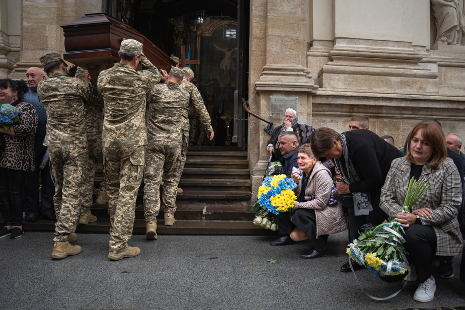 La Presse en Ukraine | Ces cimetières qui parlent à la place des bilans